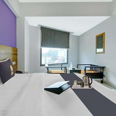 Super Townhouse Geetanjali Inn Гургаон Екстериор снимка