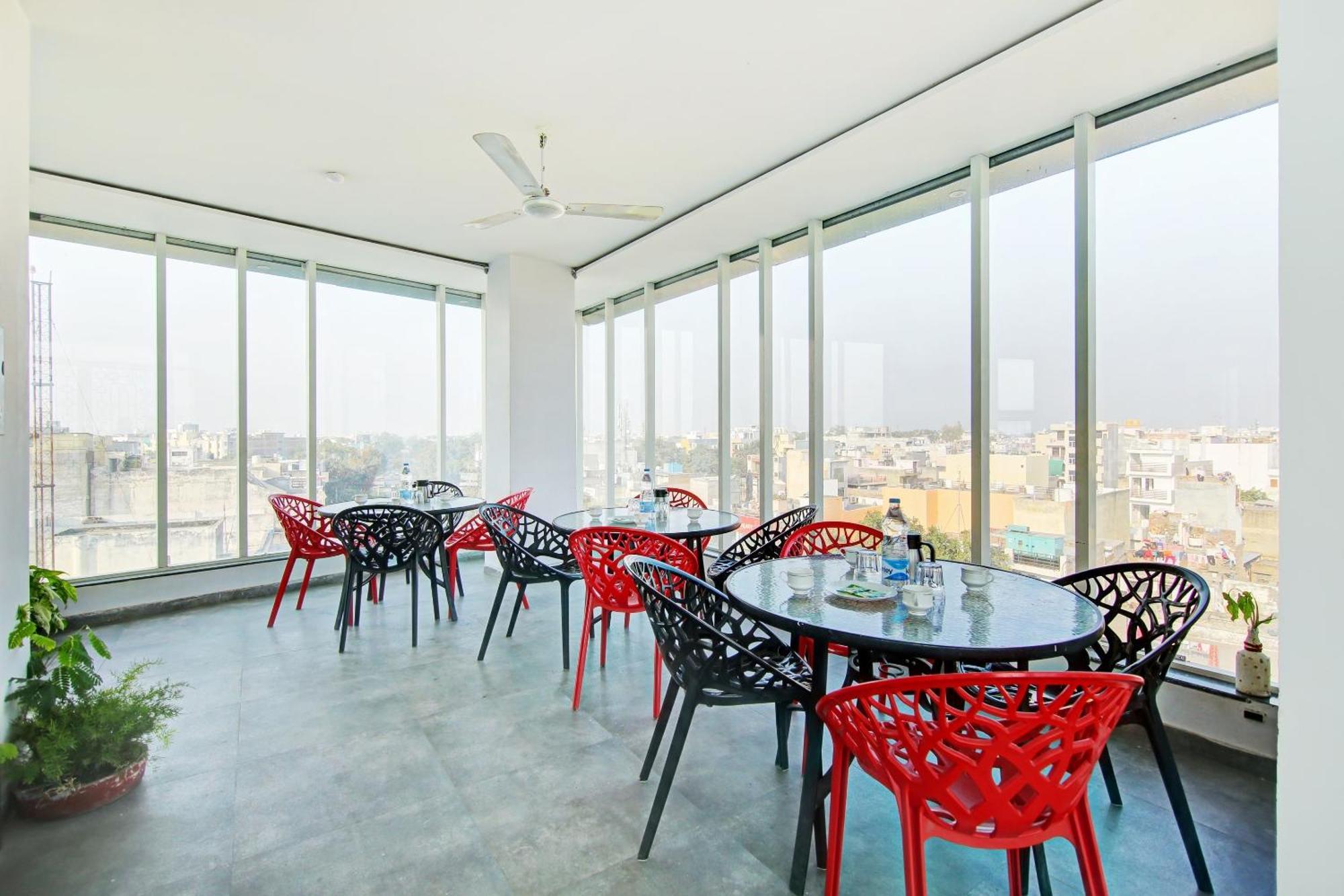 Super Townhouse Geetanjali Inn Гургаон Екстериор снимка