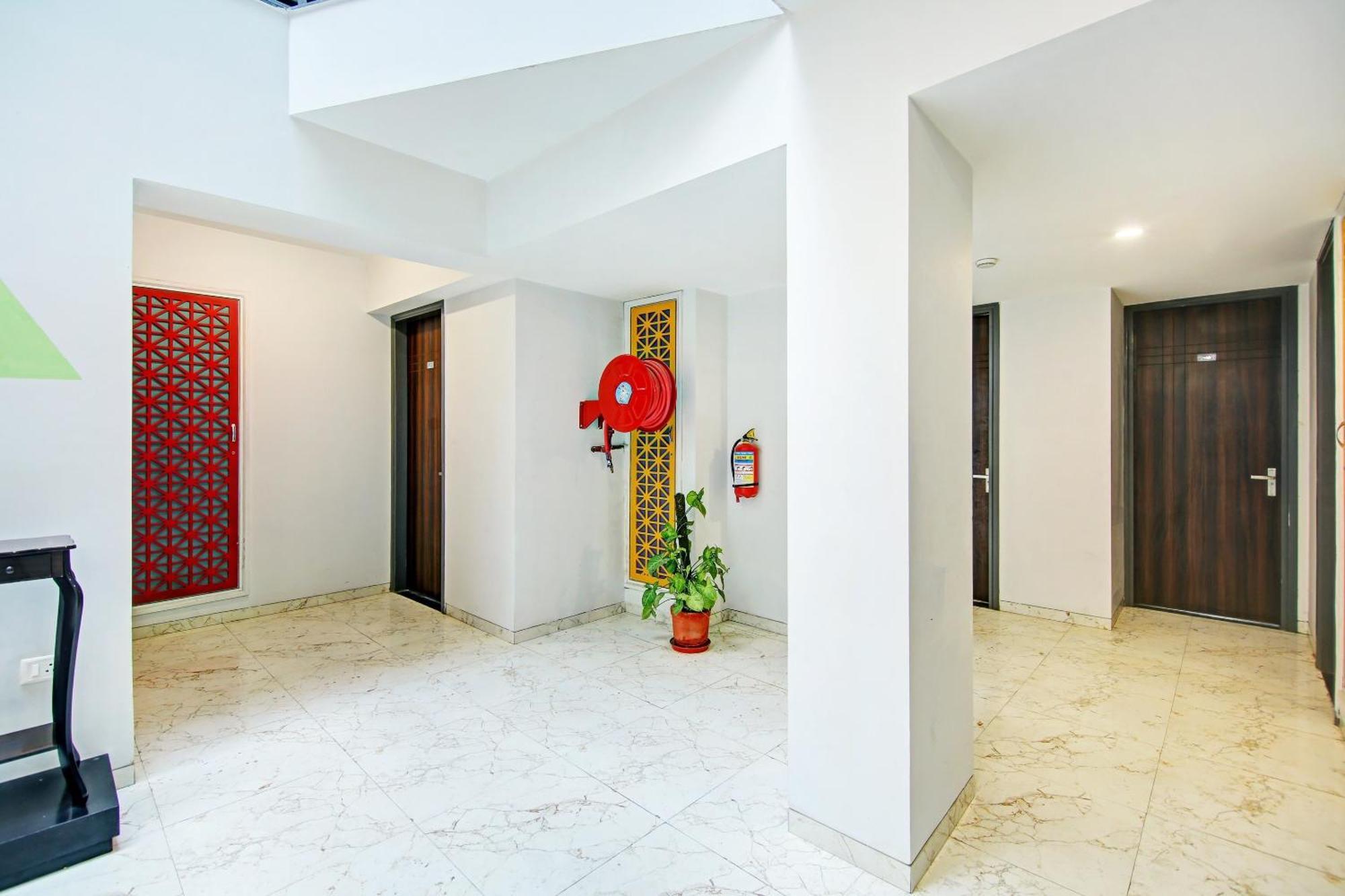 Super Townhouse Geetanjali Inn Гургаон Екстериор снимка