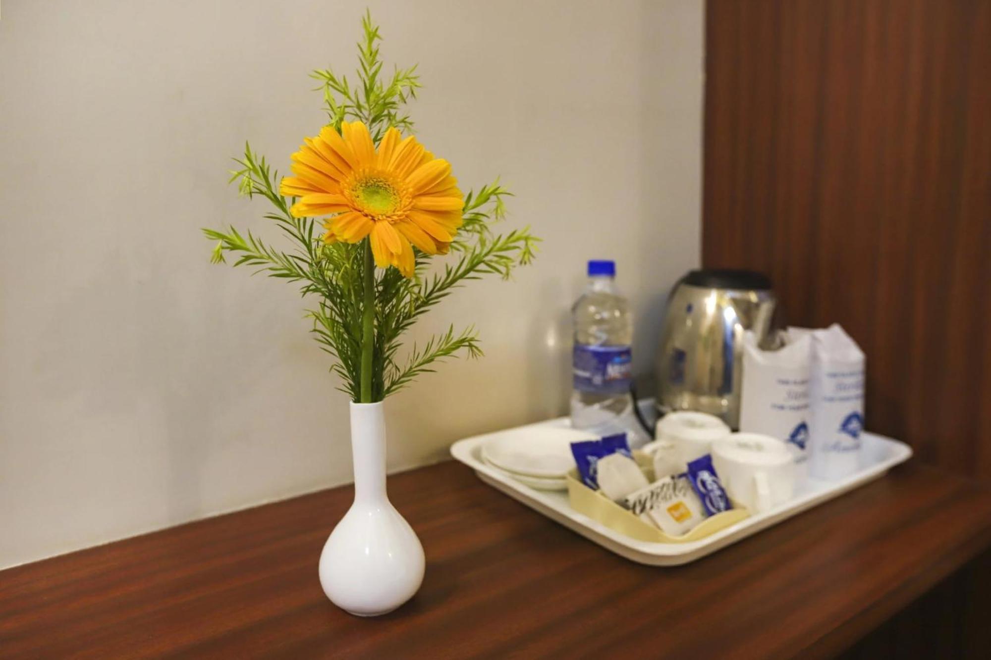 Super Townhouse Geetanjali Inn Гургаон Екстериор снимка